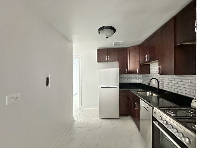 6709 N California Ave Unit SG
