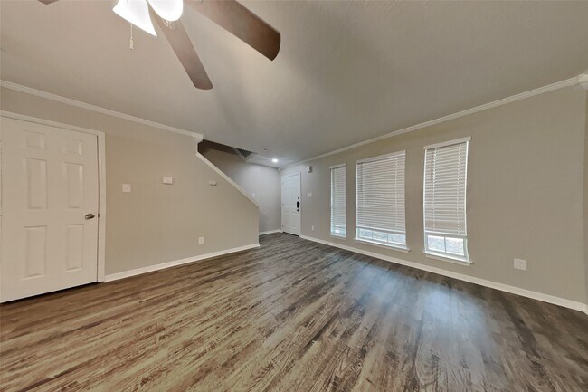 Photo - 407 Douglas Fir Dr