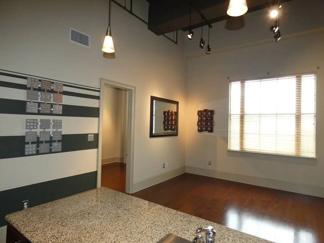 Photo - 1201 Canal St Unidad 569