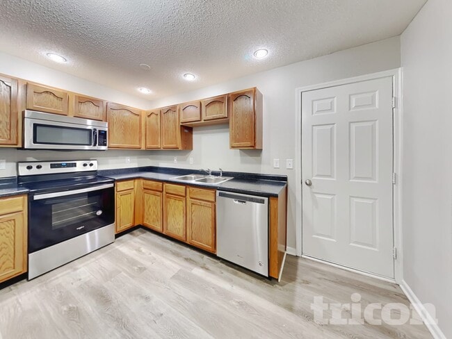 Photo - 10893 Glenayr Dr