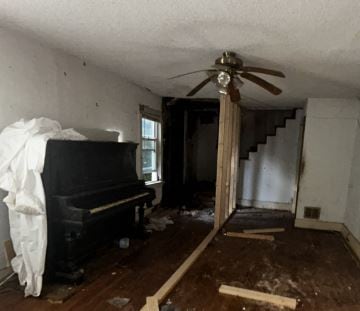 Photo - 257 Coburg Dr