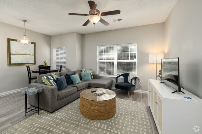 2BD, 2BA - 950SF