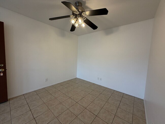 Photo - 1307 Rufina Ln Unit 4