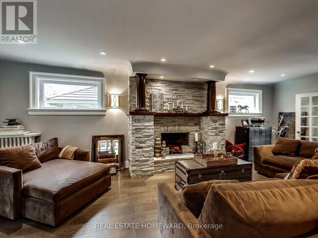 Photo - 15 Pine Crescent