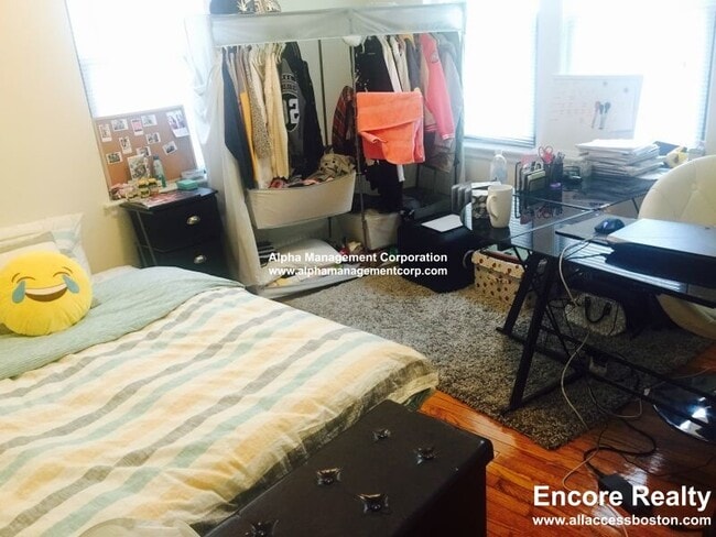 Building Photo - 349 Pleasant St Unit A1-16