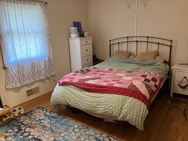 Bedroom - 4307 Madison St NE