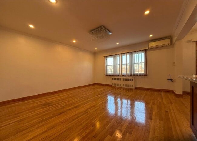 Photo - 56-61 219th St