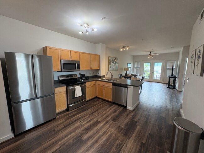 Building Photo - 2020 5th Ave S Unit 441