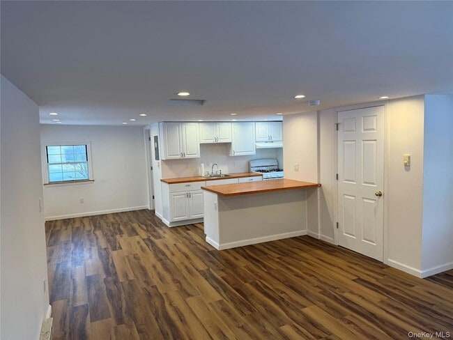 Building Photo - 19 Quartz Ln Unit 4