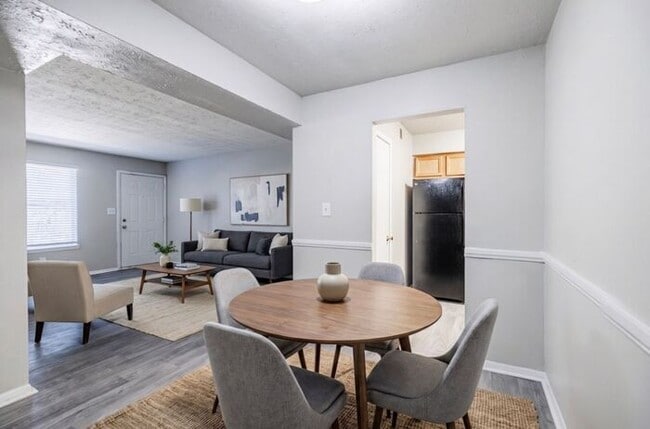 Building Photo - Spacious 3 Bedroom Apartment in Southwest Atlanta | 1,017 Sq Ft Classic Floor Plan with Washer & ...