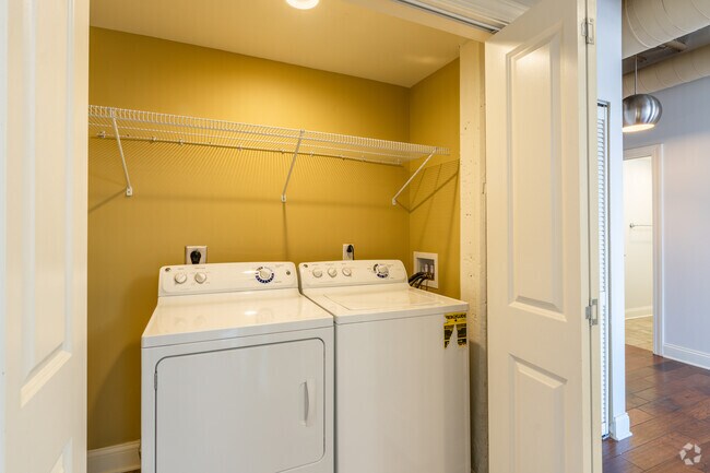 2BR, 2BA - 1,132SF Laundry