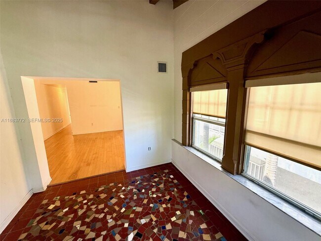 Photo - 1528 Drexel Ave Unidad B2