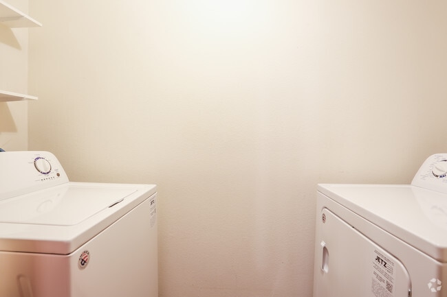 1BR, 1BA - 920 SF