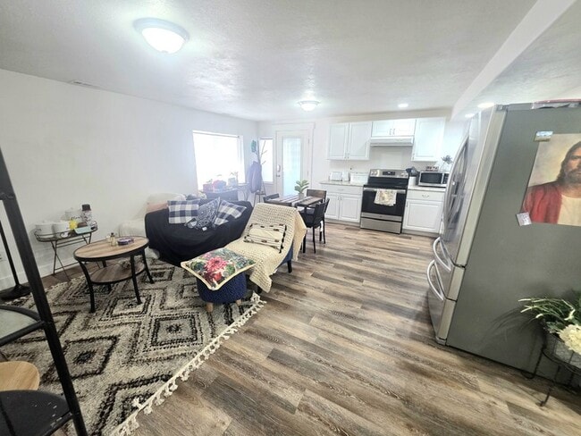 Photo - 142 E 2200 S
