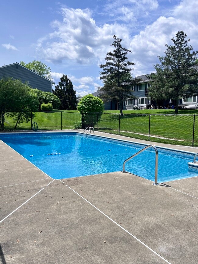 Building Photo - 152 Quarry Hill rd Unit 41