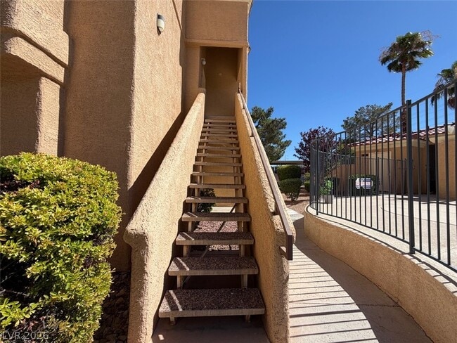 Building Photo - 900 Heavenly Hill Ct Unit 204