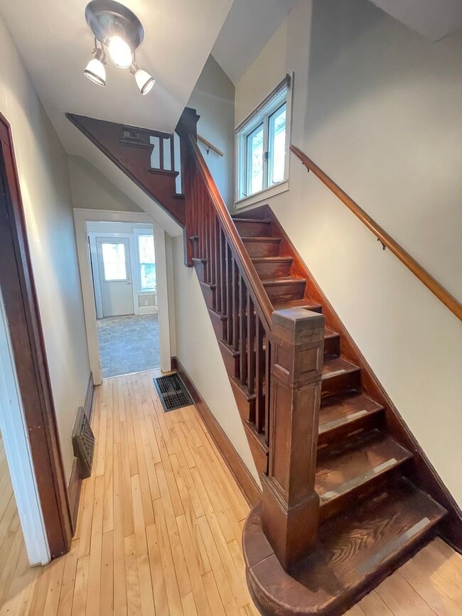 Photo - AVAILABLE NOW - 2 Bedroom, 1 Bath Brand ne...