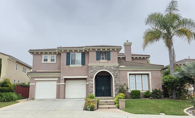 Building Photo - Large lovely home with amazing views! July...