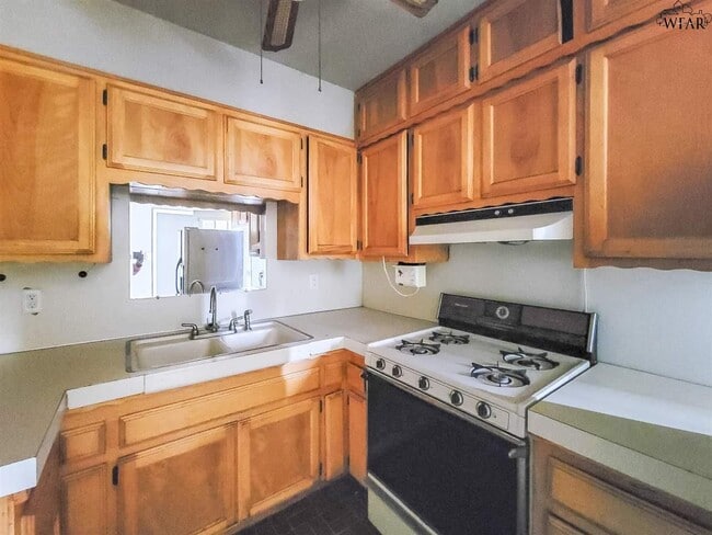 Photo - 1421 Deville St
