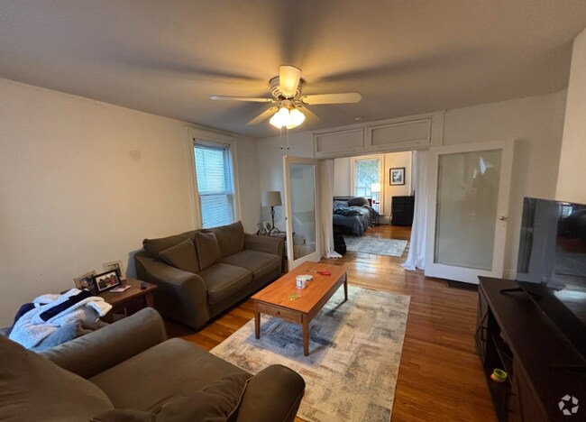 Building Photo - 17 Pinckney St Unit 2 Rental