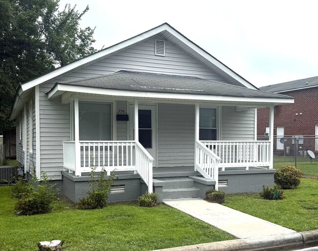 Building Photo - 2 Bedroom, 1 Bath House (COMING SOON)