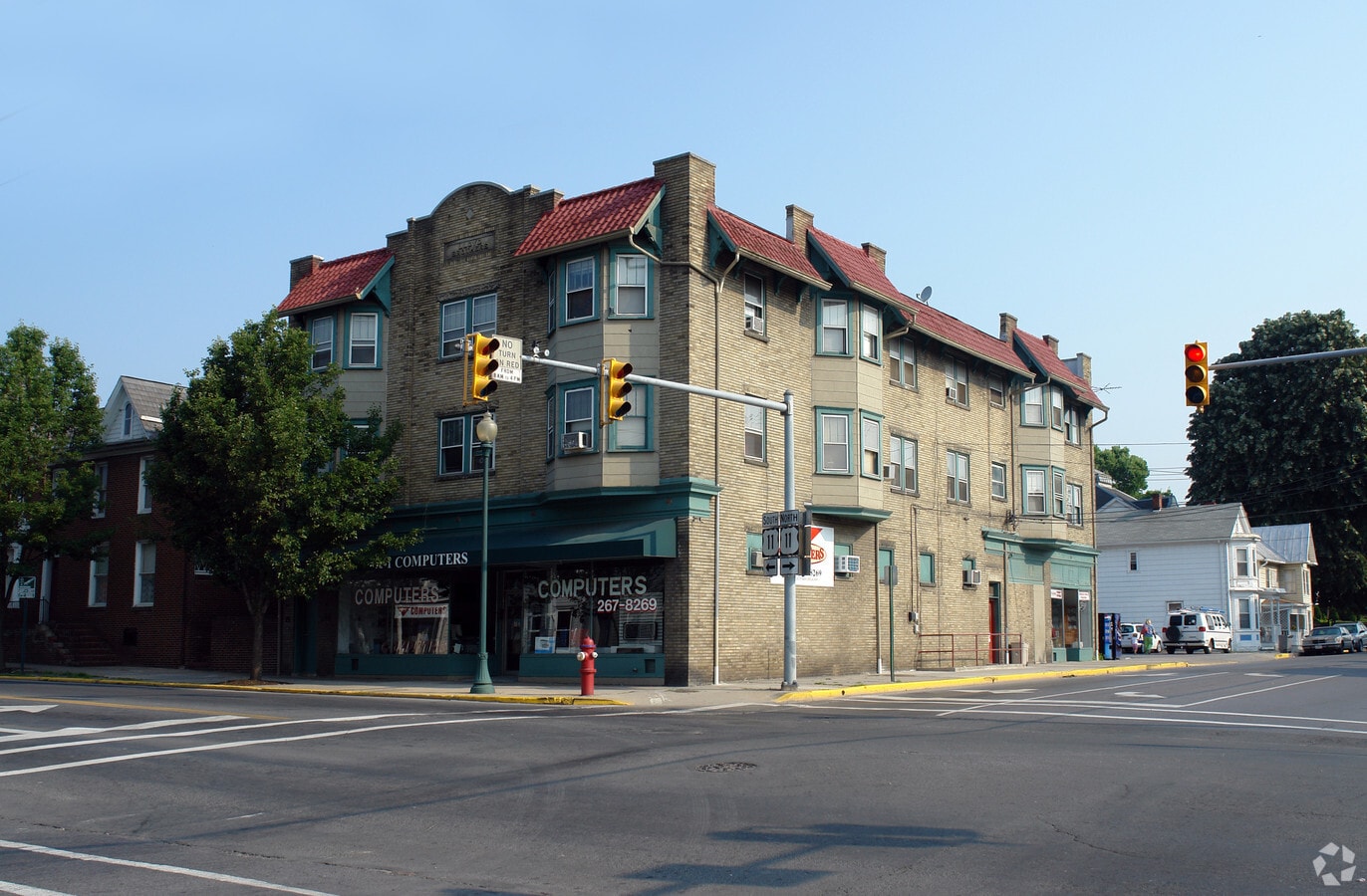 Photo - 502 W King St Apartments