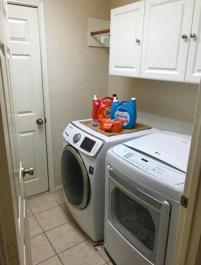 Photo - 4843 Kingsway Dr