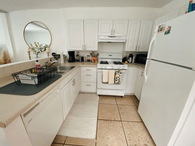 Building Photo - 1528 Bainbridge St