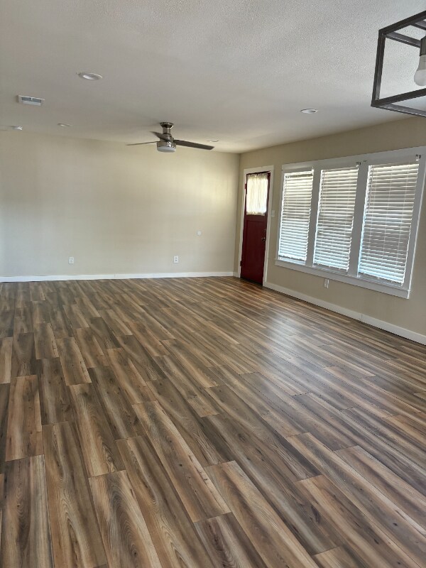Photo - 205 Lackey St