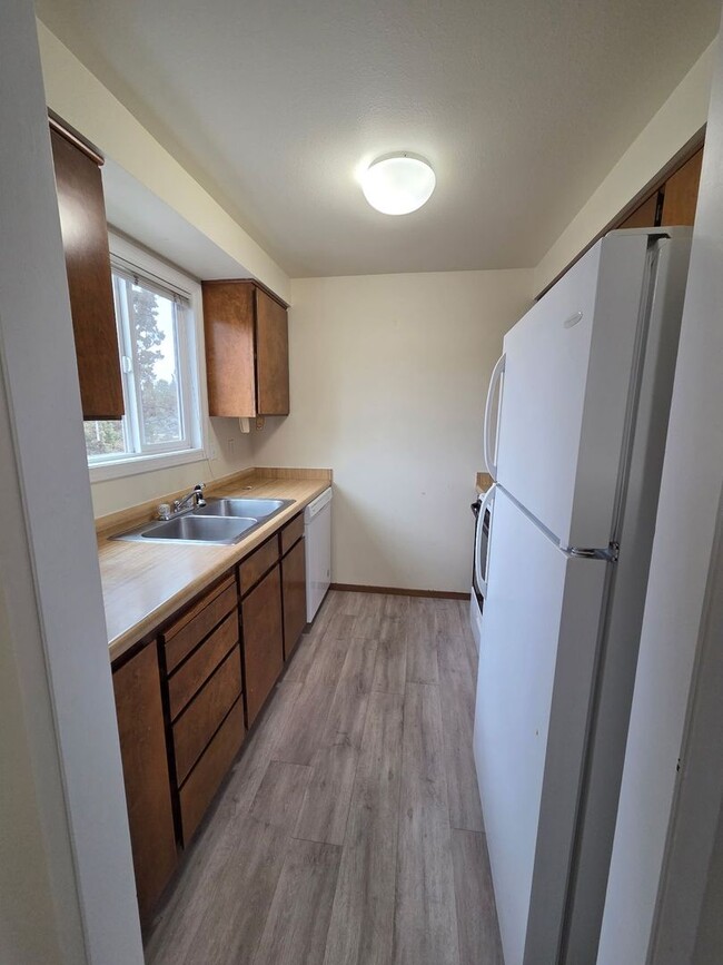 Photo - 2 Bed/1 Bath Apartment in NE Bend - Wichita Way Unit 1865