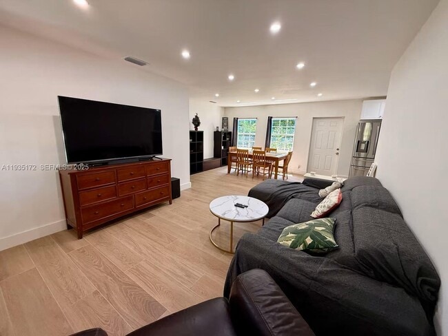 Photo - 15800 NE 15th Ave