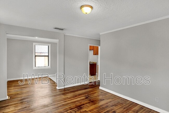Photo - 3803 Gladys St