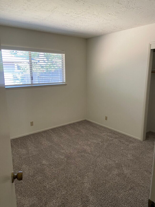 Roomy 2 bdrm, 1 bath duplex off Fair Oaks Rental House Rental in