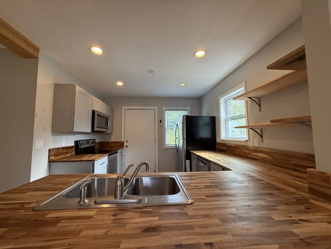 Photo - Charming 2 Bed | 1 Bath Home with Large De...