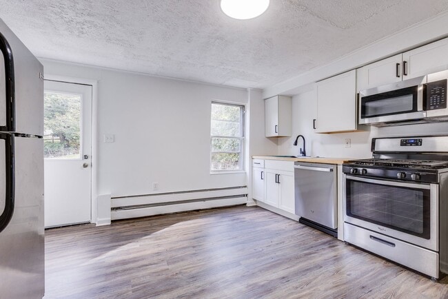 Building Photo - 2675 S 18th St Unit Apt 1 (Bottom)