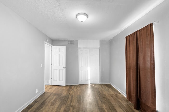 Photo - 711 ManApart Unit 9