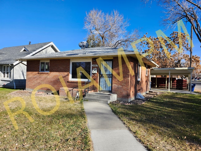 Building Photo - Large 3 Bed | 1 Bath | $1,600/month | $1,600 Deposit