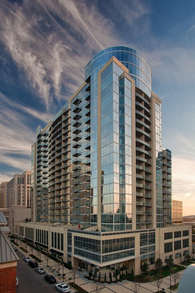 Building Photo - Glass House by Windsor