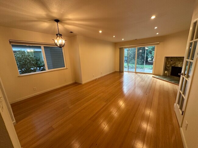 Building Photo - 137 Temescal Cir Rental