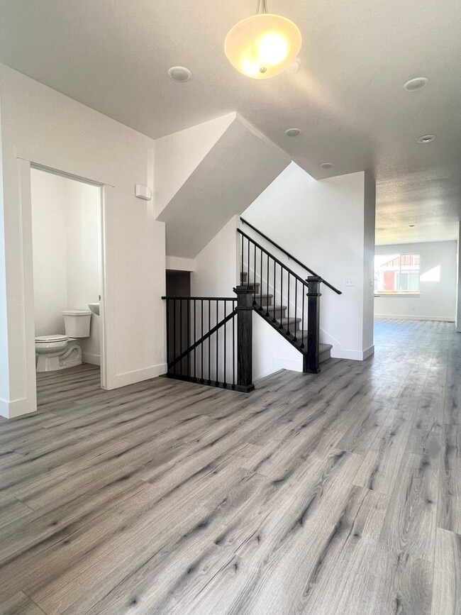 Photo - Like New 4bd/4ba Home Located in Desired Raindance Community