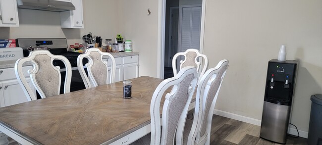 Building Photo - 282 Allen St Unit 2