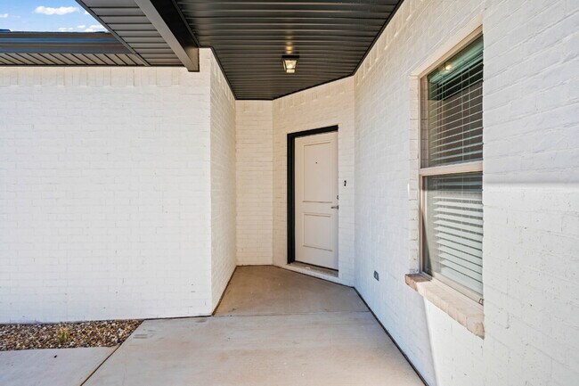 Photo - Like new duplex in Frenship East! Unit A