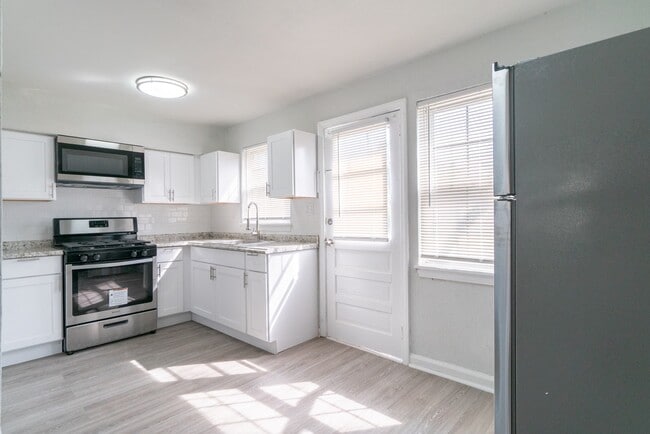 Photo - 124 Yorke St