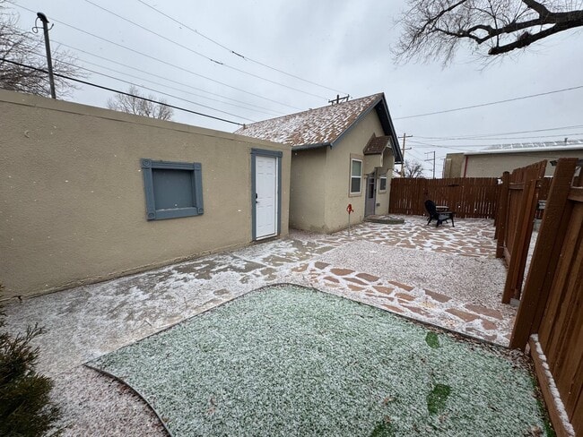 Photo - 512 W 10th St