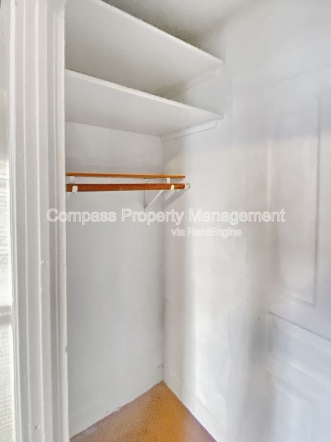 Photo - 716 Kellogg St SE
