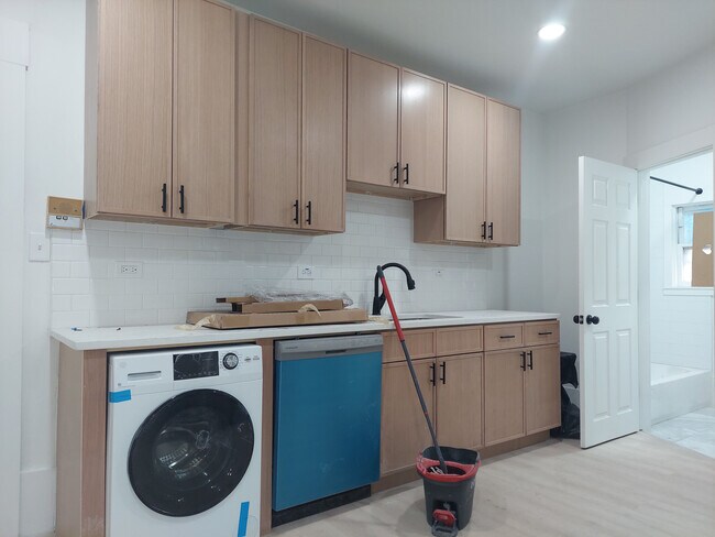 Building Photo - 2301 N Leavitt St Unit 1RR Rental