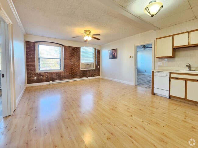 Building Photo - Loft style condo with 2bed 1.5bath, elevat... Unit 209