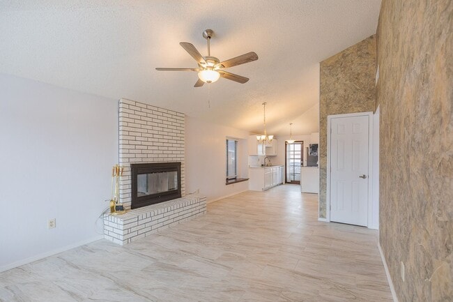 Photo - Comfortable 2 Bed 2 Bath - Pet Friendly & New Amenities!