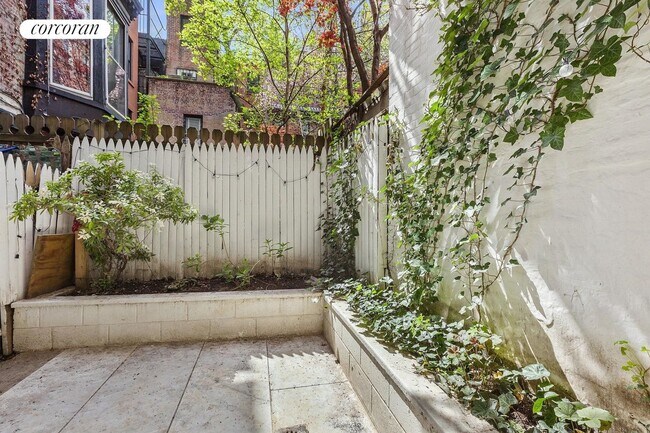 Building Photo - 58 Perry St Rental