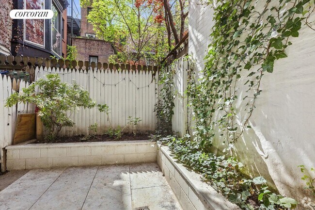 Building Photo - 58 Perry St Rental